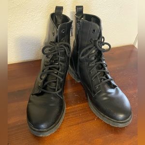 Combat boots